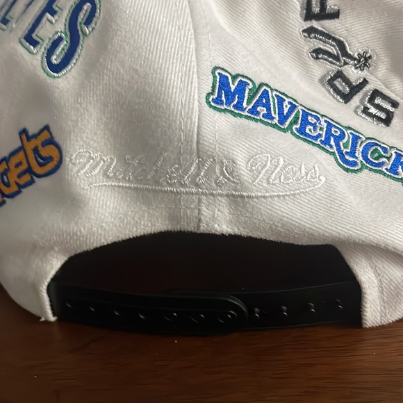 Mitchell & Ness Embroidered - Picture 4 of 10